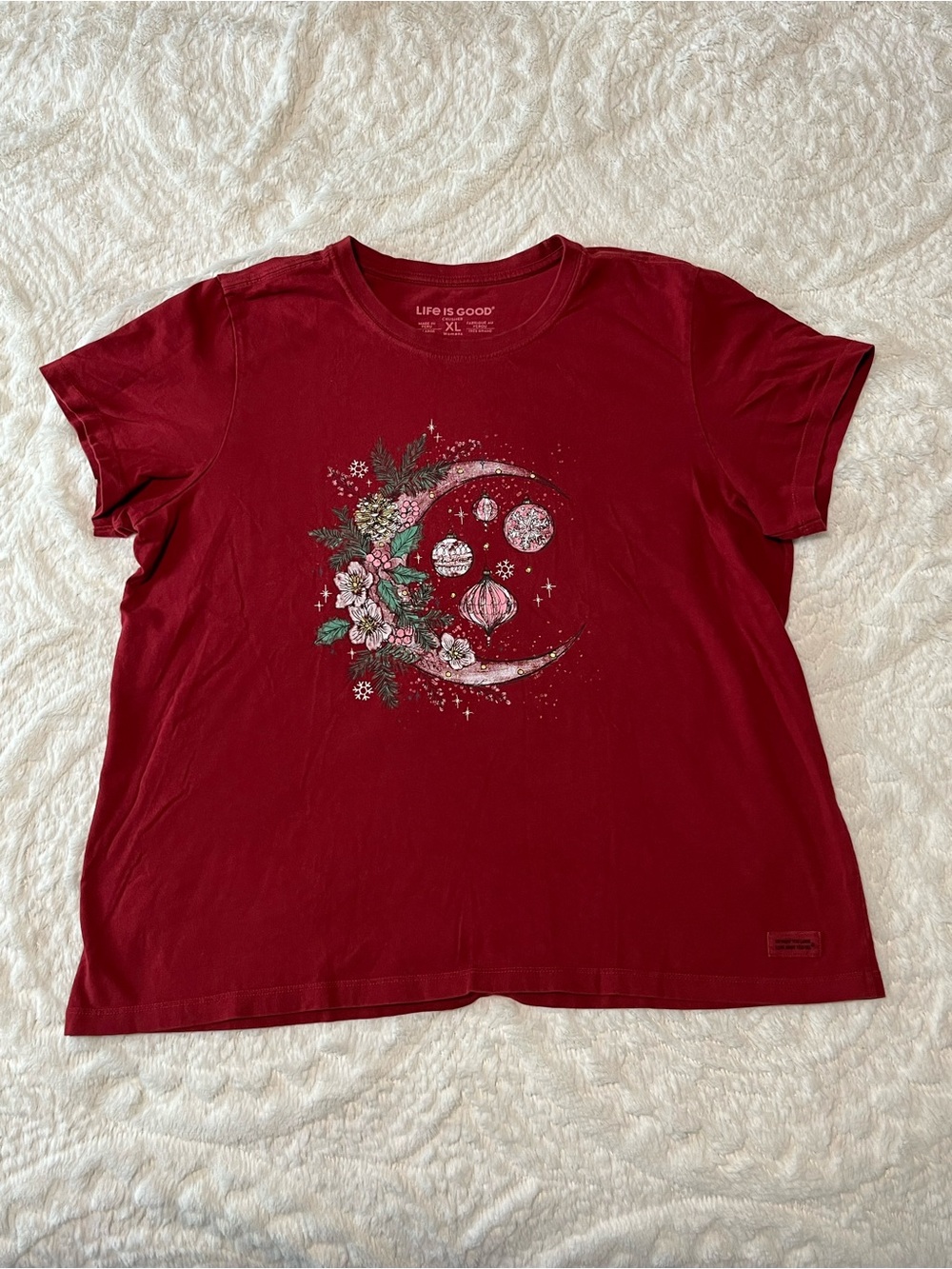Life Is Good Tee with Christmas Ornaments and Moon Print Size XL